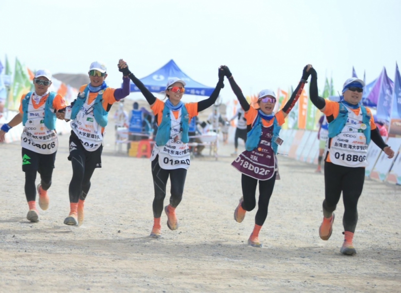 東海EMBA挑戰戈壁大漠奪四大獎 張國恩林正雄率七十人與台大、北大並列國際焦點