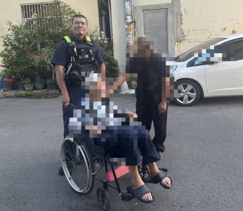 老翁摸黑外出迷途又走錯家  太平警暖心助返家