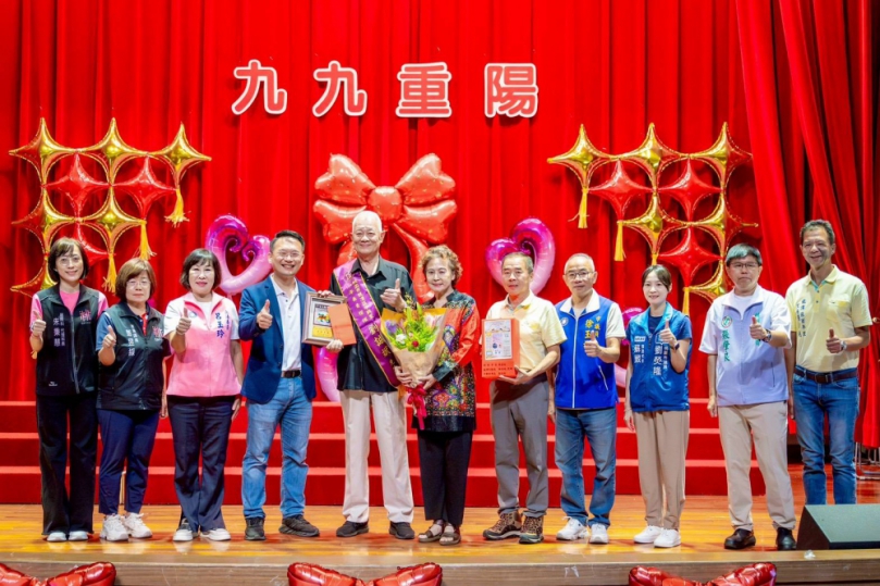 表揚龍潭長青敬老楷模　蘇俊賓：促進社會善良循環