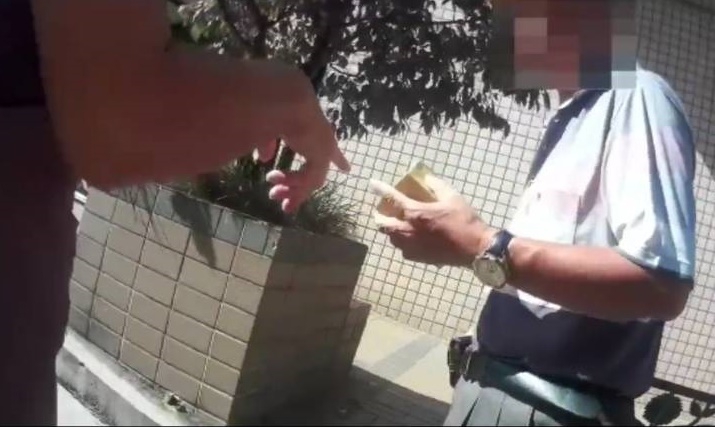 包裹丟棄福科路旁草叢   六十四歲車手取貨被逮