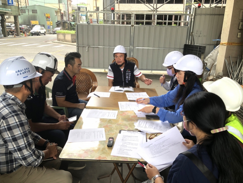 中央市場鷹架倒塌  中市府召開應變會議強化工地安全與鄰里溝通