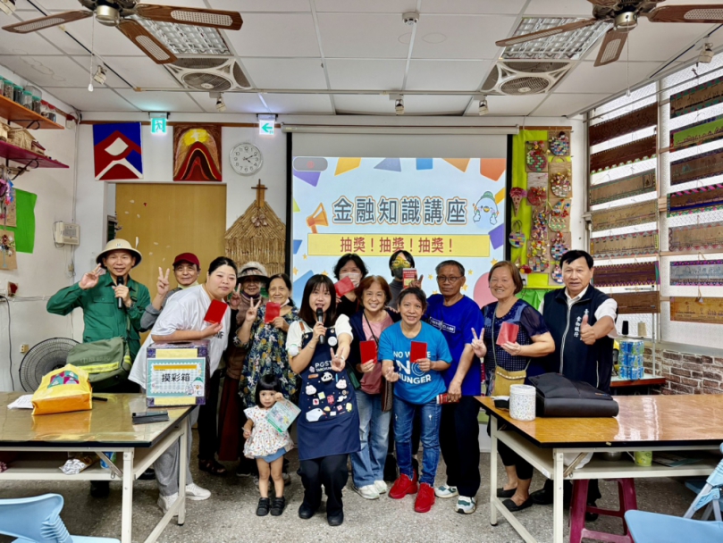 攜手傳遞「郵愛心 送關懷」 台灣郵政協會與臺中郵局辦秋冬送暖公益活動