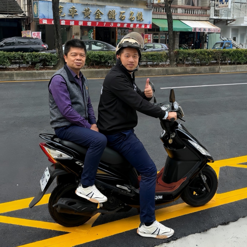 AI變造影像可亂真 市議員騎車雙載警局長沒戴帽？