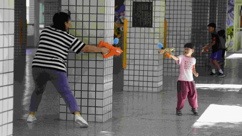 台中東平國小親子水晶彈對抗賽，激盪團隊精神有夠High