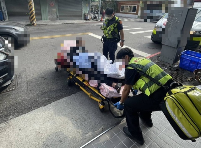 老翁低血糖路倒釀驚魂   太平警熱心解危助就醫