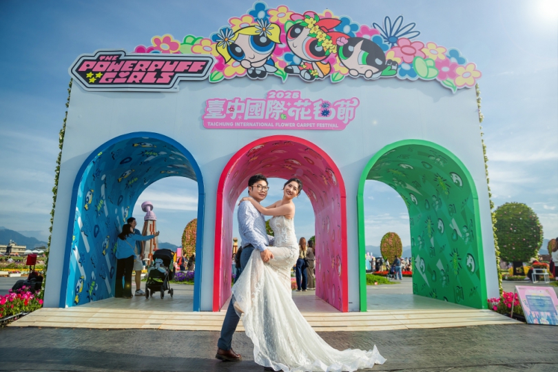 台中國際花毯節首創「婚紗拍攝入園」 追隨九庄媽讓幸福再加分