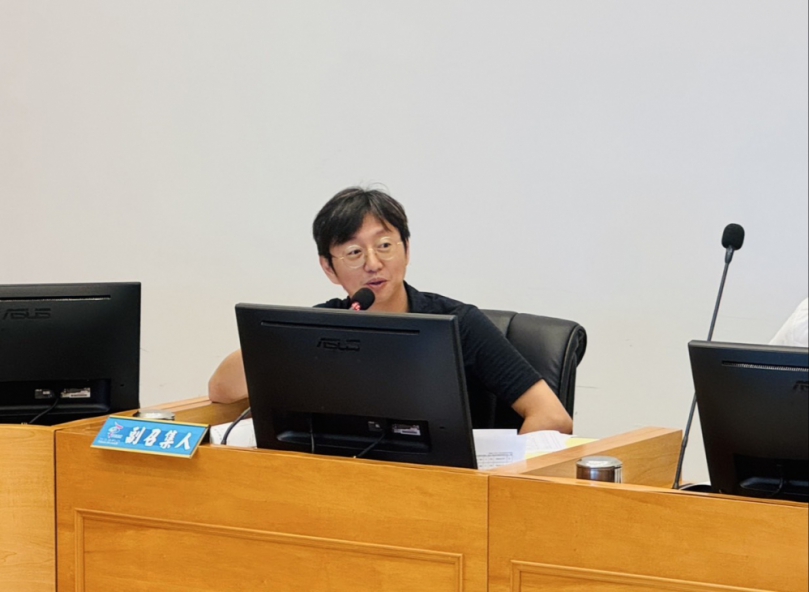 新聞局新聞行政項下業務費預算連續兩年「一毛未花、全數流用至其他項目」形同局長的私房錢  民進黨市議員江肇國要求刪除此科目預算，委員會也通過刪除