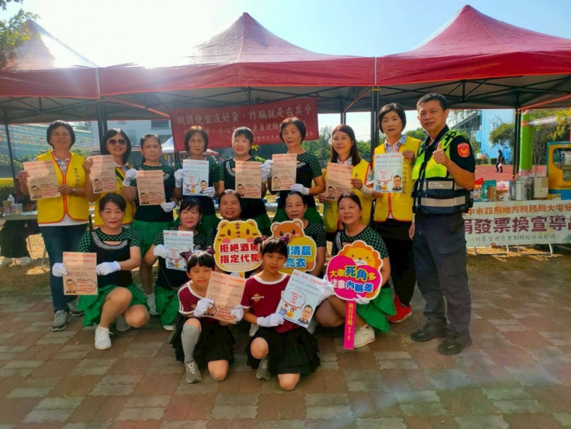 歡慶校慶不忘安全  烏日警深入國小  傳遞平安護身符