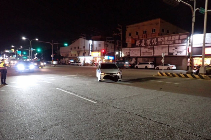 中市清水區中華路與海濱路口發生左轉車撞及二名行人受傷送醫