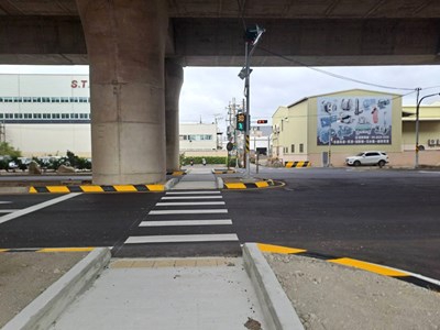 台中市梧棲向上路九段號誌全面升級守護行車安全打造友善人行環境