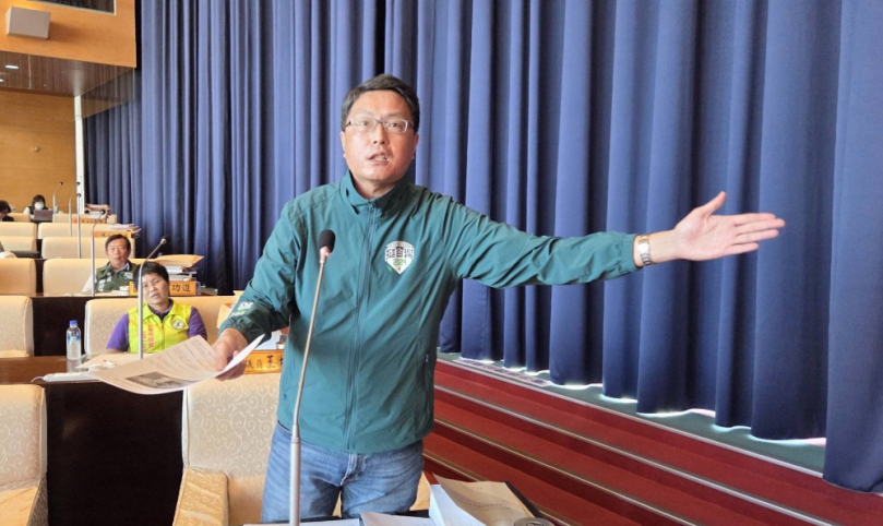 民進黨市議員林德宇疑環保局在文山焚化爐汰舊換新的工程預算科目編列不實，招商條件及政府公部門零出資經費前後說不清  痛批環保局黑箱作業