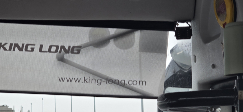 目前在越南、無論是遊覽車駕駛還是乘客、只要在配有安全帶的位置未繫安全帶、都會被監控稽查罰款