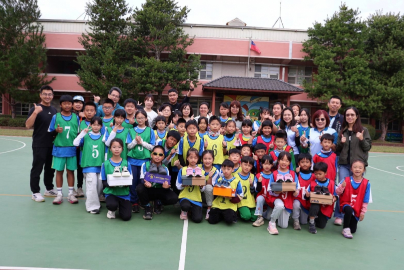 中市東山國小舉行受贈新鞋暨東山步道首跑活動