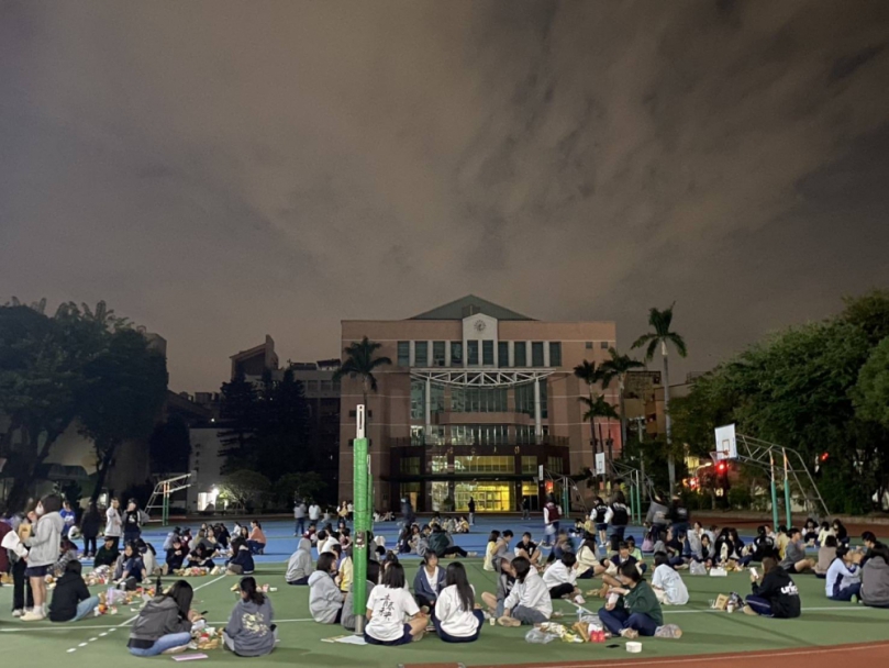 台中女中綠苑補給站十年有成聖誕冬至祈福趴為學測生加油