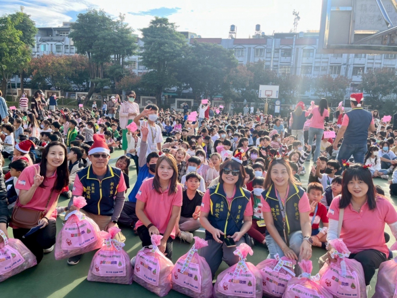 新平國小溫馨登場　師生齊聚共度難忘聖誕節活動