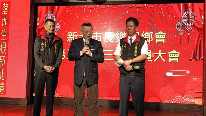 共和籌餉濟時窮 模範農村踐大同 一脈中山開正道 鄉邦功德與天隆