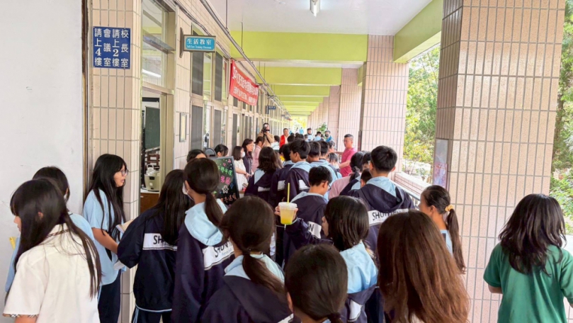 中市順天國中學生們學以致用展現技藝成果來表現寒冬送溫馨