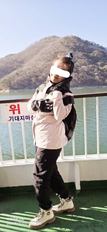 遊覽車業界驚傳不實宣傳事件、遊覽車服務小姐林X惠女士近日被多名同業及旅客投訴、涉嫌在未具領隊資格情況下、於返國後在國內旅遊行程中公開宣稱「曾帶團出國」、並細述海外帶團經驗、引發爭議。