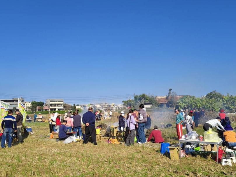 後憲荷松協會親子焢窯    施淑婷出席同樂並肯定後憲貢獻