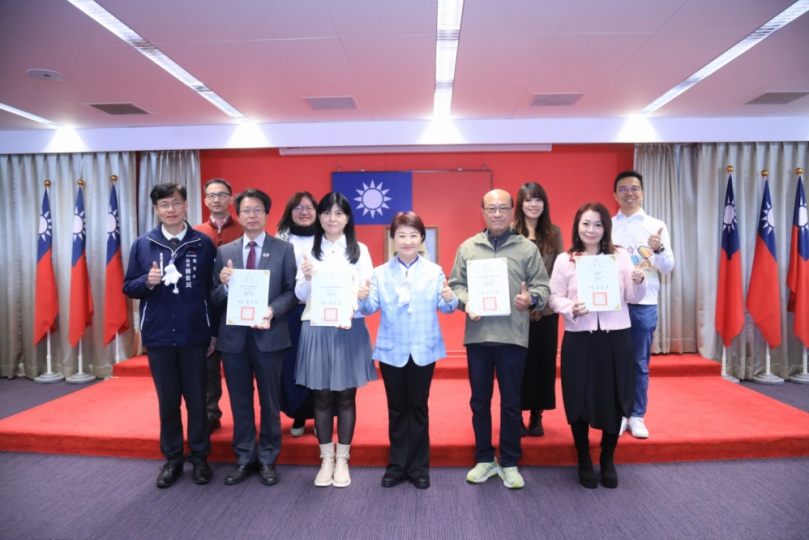 中市「績優學校獎」獲獎全國之冠  市長盧秀燕表揚藝術教育、社會教育貢獻獎得主