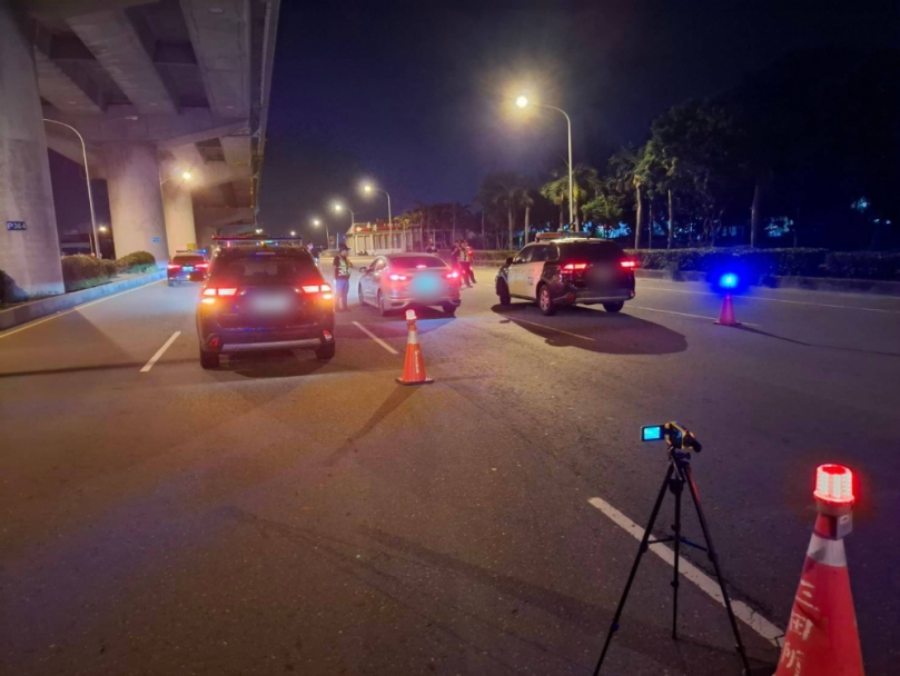 為展現強勢執法決心    烏日警長帶隊取締改裝噪音車