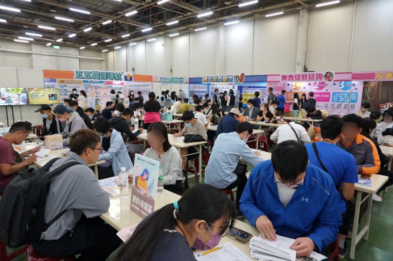 「七年同行、幸福前行」中市府啟動5場新春徵才、8項就業支持方案助市民迎薪機