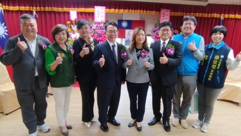 恭喜榮陞桃園郵局局長！吳進益好人緣   竹郵好厝邊都來賀喜送行