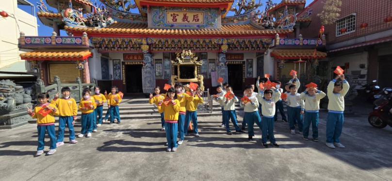 新春送暖傳心意、台中市后里國民小學2年級學童手作吉祥小方斗贈社區