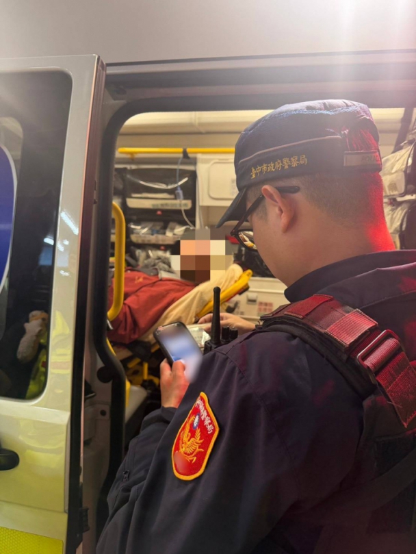 八旬翁狂騎14公里只為「幫返台孫女加菜」  烏日警民接力暖救援