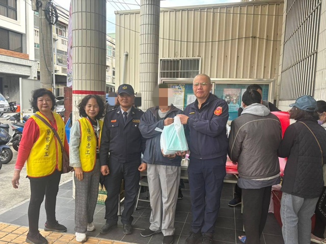 警民一心抗嚴寒！警寒冬送暖不忘防詐守護弱勢長輩交通與財產安全