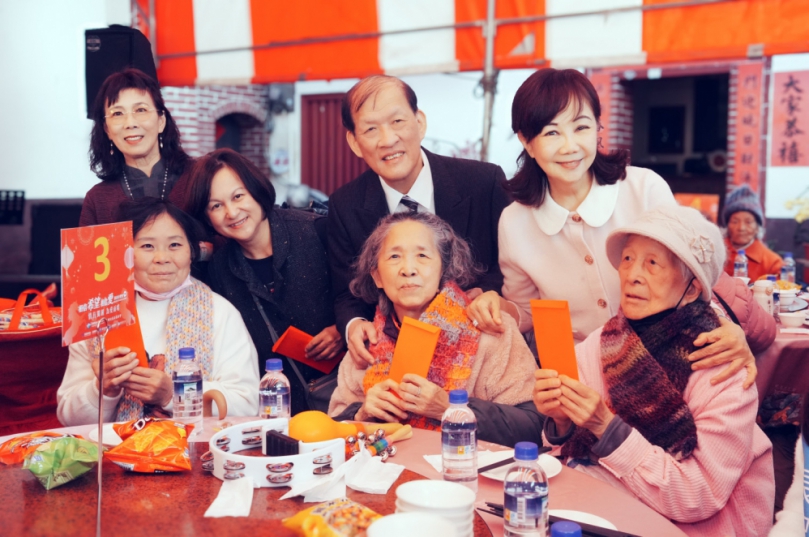 「相信希望・相信愛」慈善音樂會-《情有獨鍾・為愛而唱》 中醫大附醫與林增連基金會攜手送暖陪伴百位獨居長輩團圓迎新年