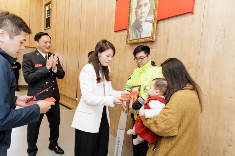 消防員變產婆   母子均安   高虹安表揚2弟兄