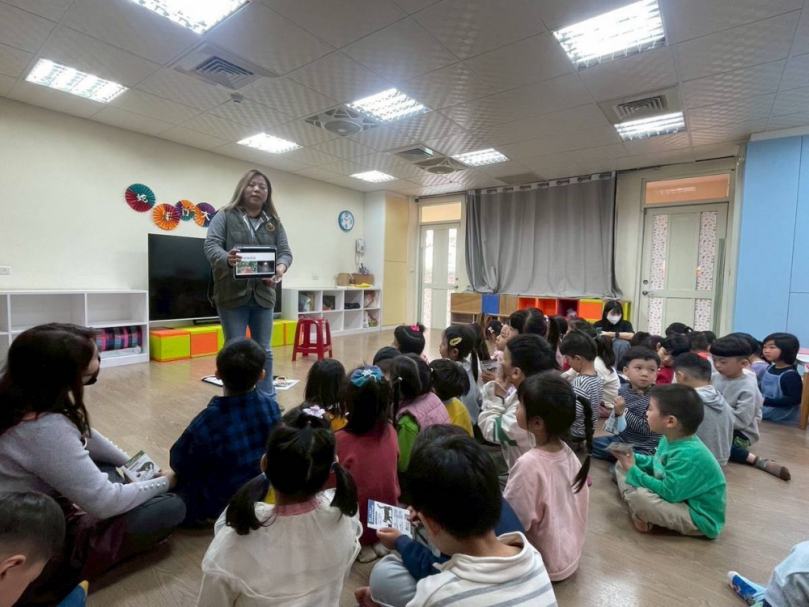 小小波力來了！烏日警馬不停蹄    校園變身「交通、識詐小教室」