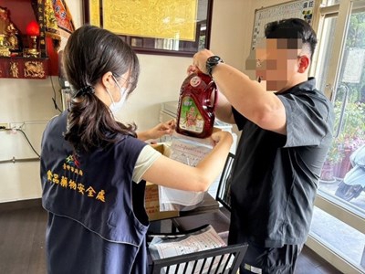防堵偽冒油品流向餐桌中市食安處強化食用油脂專案稽查守護市民用油品質