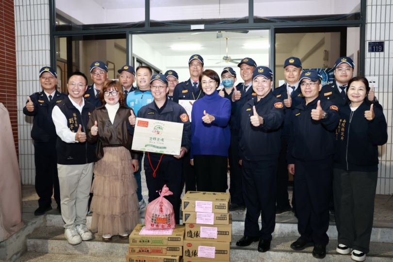 春節安全維護工作首日 許縣長至竹山慰問員警與協勤民力