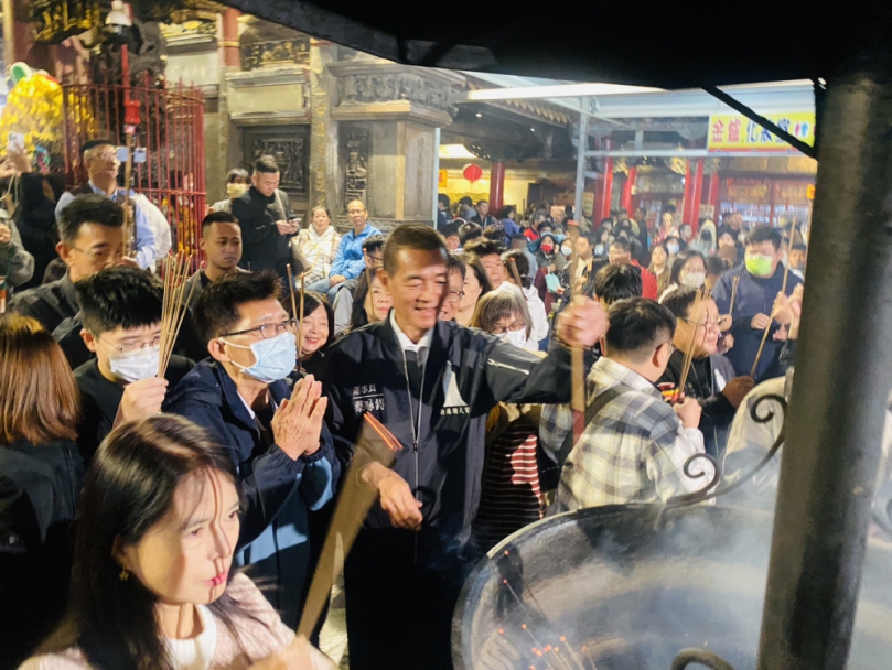 不搶頭香平安祈福成典範　萬人擠爆北港朝天宮迎馬年