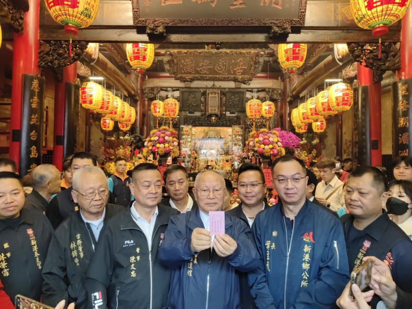 新港奉天宮隆重接神擲筶「國運」 得上上籤「萬事逢春正及時」