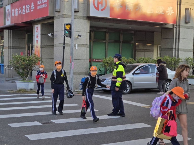 守護學童安心上學  東勢警分局開學日啟動護童專案