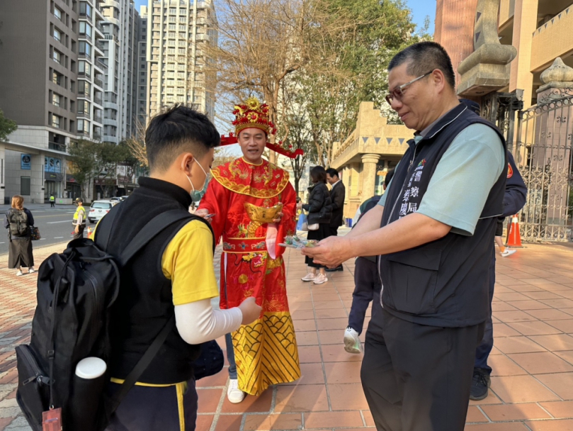 警方啟動護童專案勤務   蔡慶星分發文宣品扎根