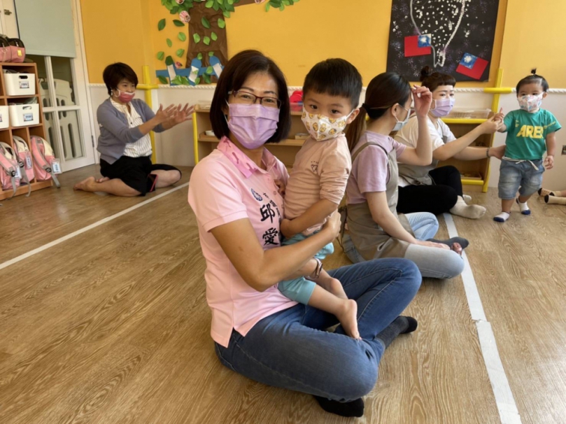 育兒接力 2.0！邱愛珊肯定台北育兒新政，力促台中站在巨人肩膀上，打造從容職場雙贏
