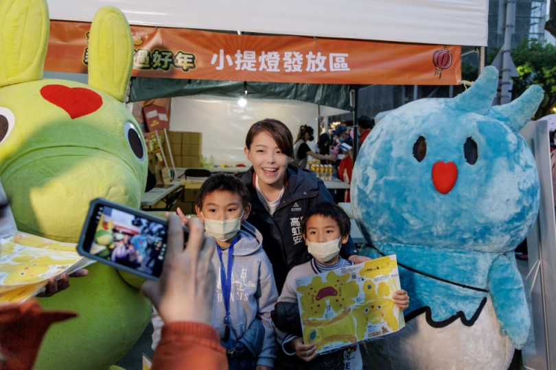 RODY跳跳馬魅力無法擋！新竹市大排長龍領元宵小提燈
