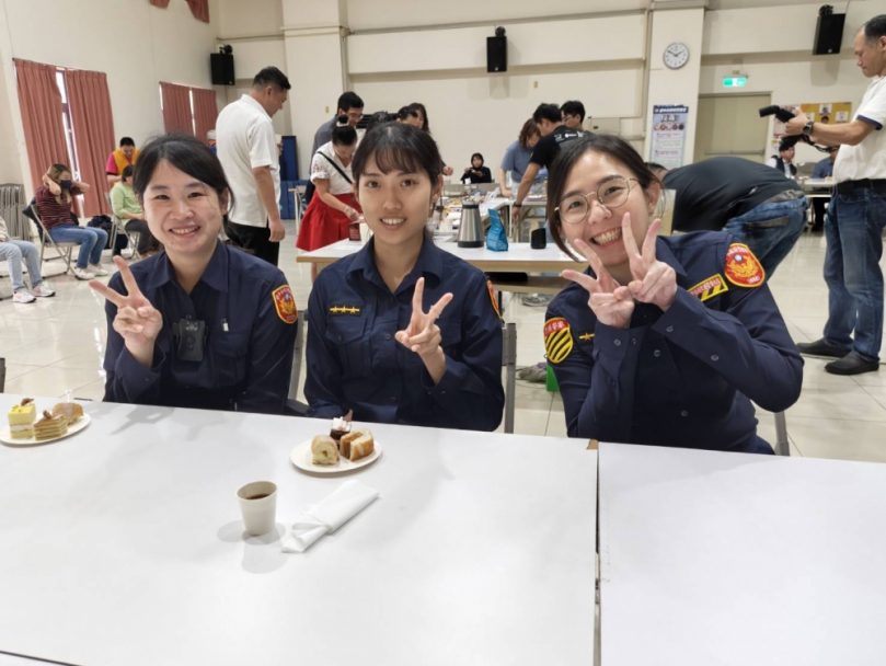 太平警慶祝婦女節   邀視障按摩師幫波麗士放鬆紓壓