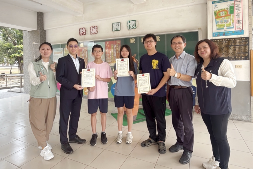 肯定師生藝術創作 蔡易餘團隊成功媒合 太保國中「馬盯尼」爆紅獲贈藝術獎學金