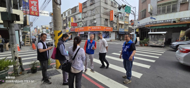台中市后里區、這片承載著濃厚人情味與蓬勃發展動力的土地、其核心交通節點甲后路與中興街口、長期以來卻因頻繁的車禍事件、籠罩在一層揮之不去的陰影之下、為了徹底改善此一交通瓶頸、保障市民及所有用路人的生命財產安全、市議員邱愛珊服務團隊於今日（24日）發起一場關鍵性的現場會勘行動、並邀請台中市政府交通局、后里區公所以及當地警政單位義里派出所的張永昇副所長等相關人員共同參與、此次會勘的目標明確、即針對該處極需設置紅綠燈設備、期盼藉此建立更為安全、有序的行車環境、遏止車禍的持續發生、讓后里區的交通動脈真正暢
