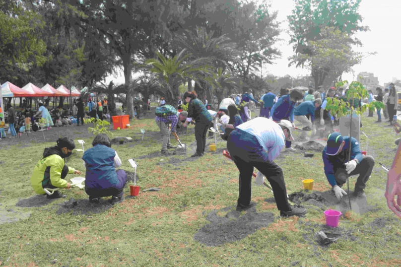 台中港務分公司舉辦「森日禮讚」植樹活動實踐環境永續吸引各界踴躍參與