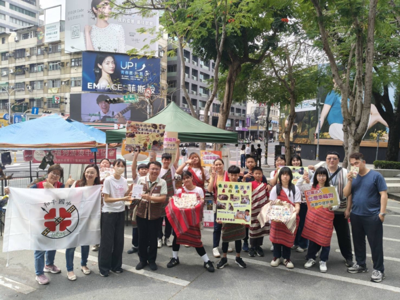 中市和平國中泰雅編織作公益，原鄉師生到草悟道一日志工義賣