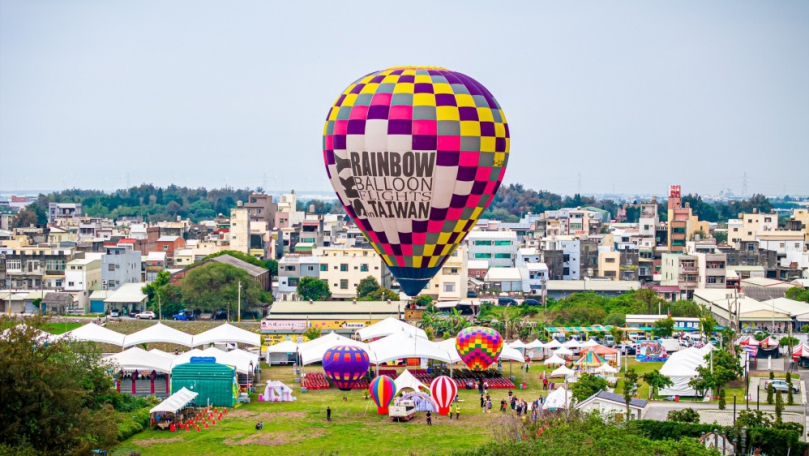 巨型熱氣球首現麥寮　兒童節系列活動引爆人潮連假嗨翻天