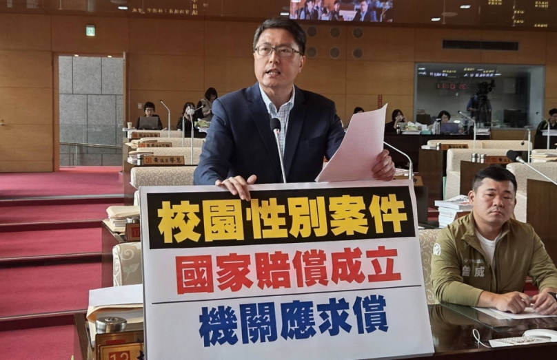 針對學校棒球教練涉性侵學童案的國家賠償  民進黨台中市議員林德宇強力要求中市府賠償金額不能全民買單，要對該案加害者教練及相關人員依照國賠法主張求償權