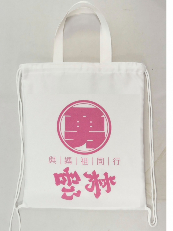 白沙屯媽祖徒步進香登場　張嘉郡攜信徒發創意束口袋結緣