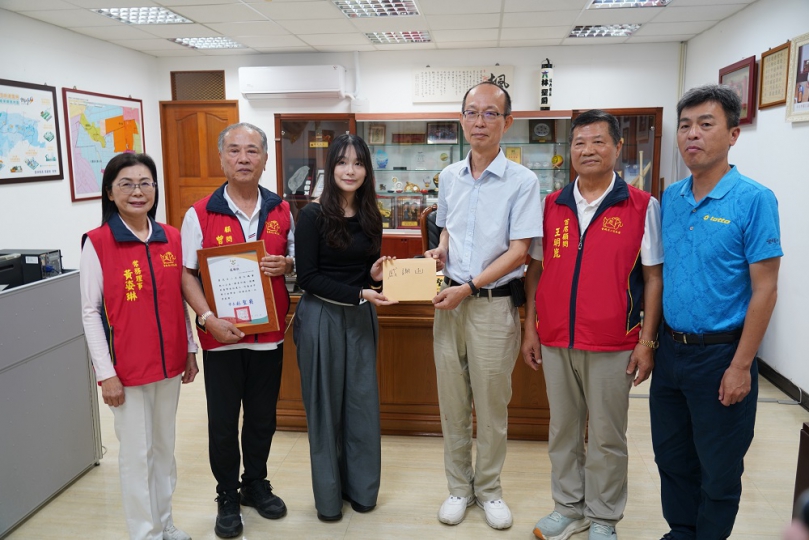 老大媽會百萬獎助金送暖 斗六學子勇闖英國頂尖學府追夢